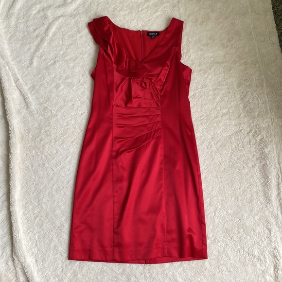 Allen B red dress with asymmetrical shoulder detail. Size 8. - Picture 3 of 12